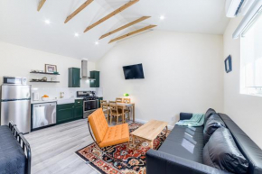Private stylish studio, near CSUN, Fast Wi-Fi